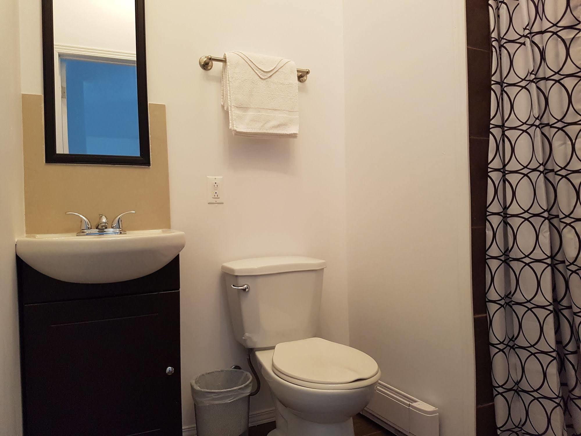 Hôtel-Auberge Objectif Santé Longueuil Esterno foto