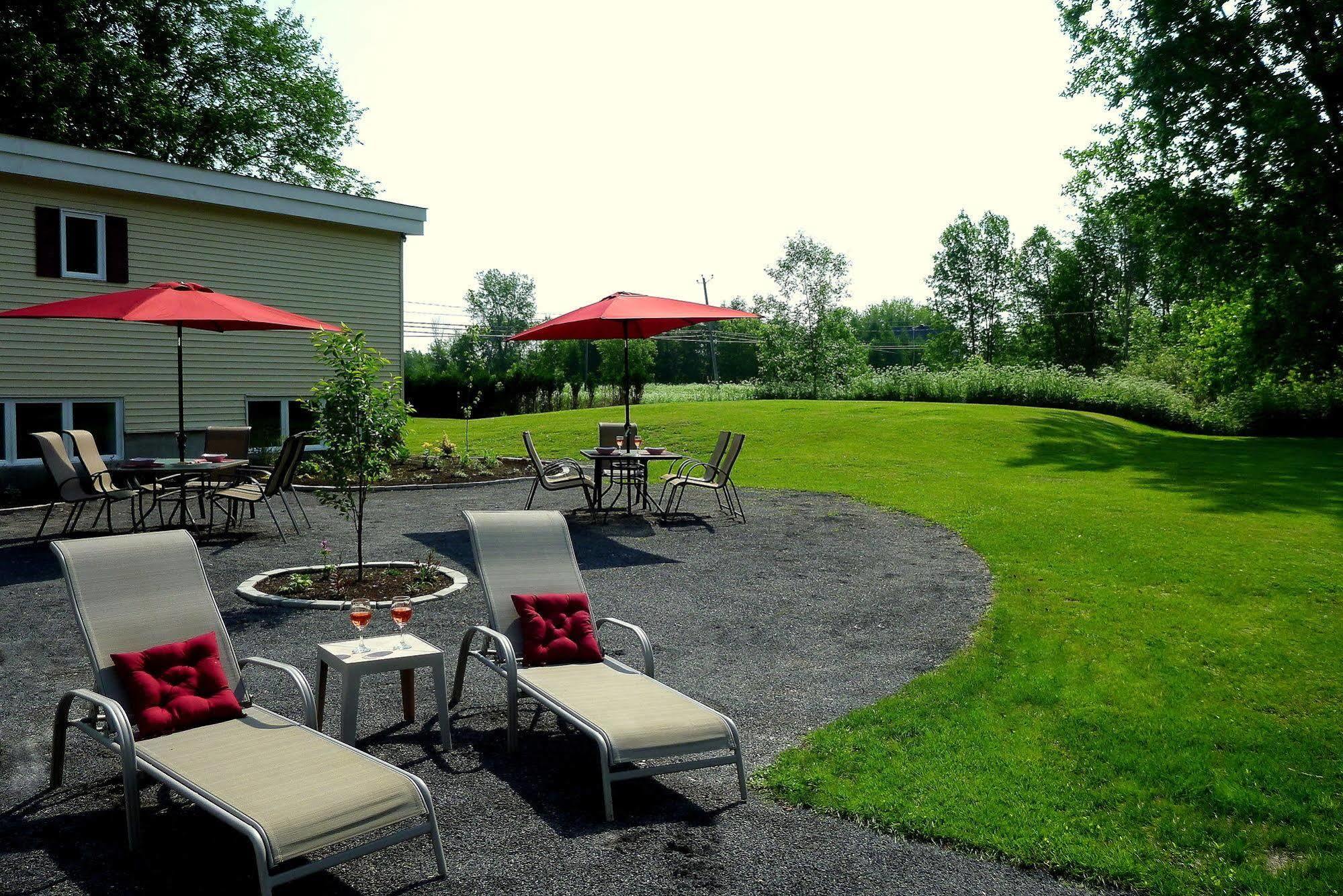 Hôtel-Auberge Objectif Santé Longueuil Esterno foto